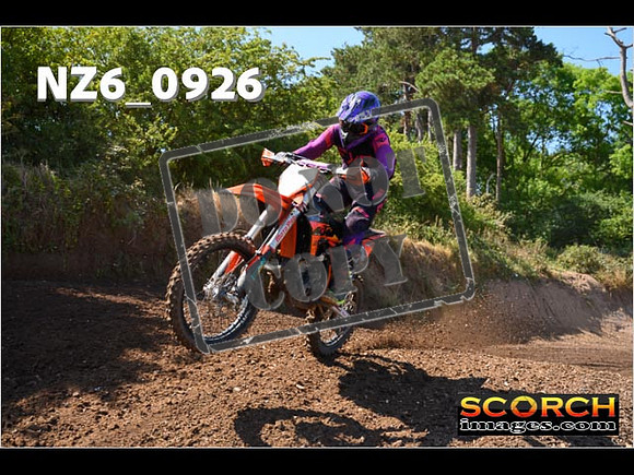 Experts-084
