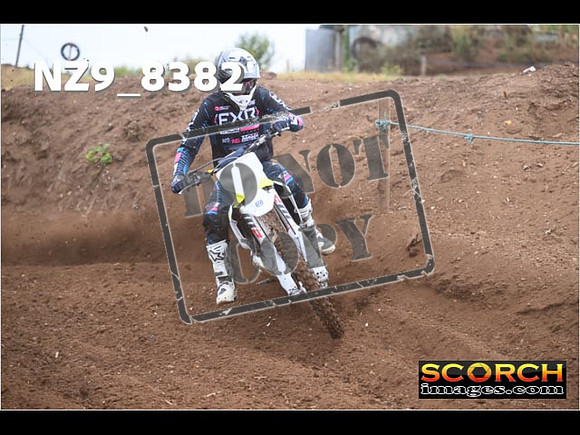 Experts-074