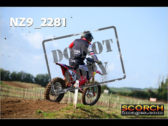 Experts-047