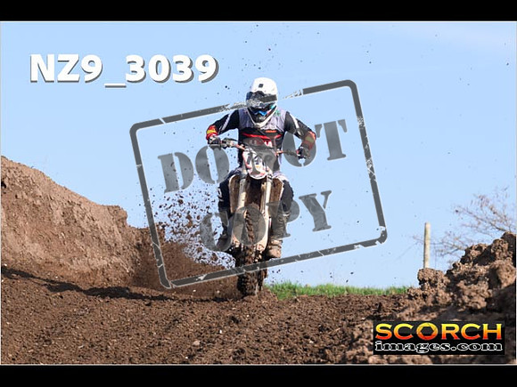 Experts-077