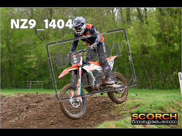 Experts-028