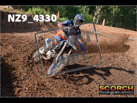 Experts-064