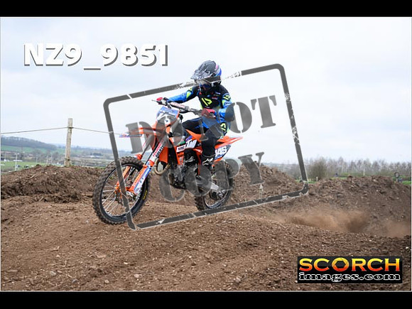 Experts-073