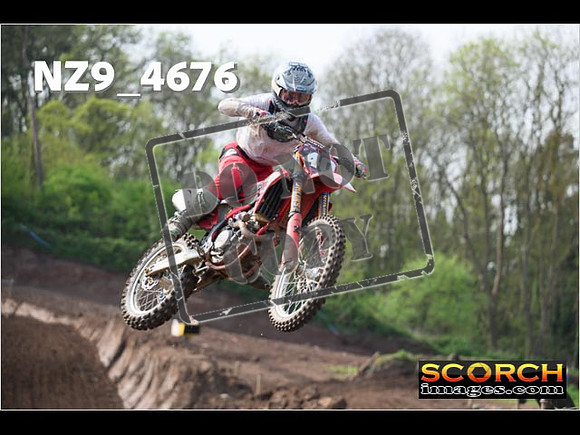 Experts-058