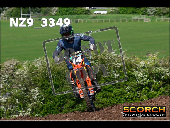 Experts-047