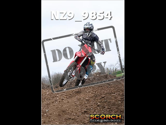 Experts-075