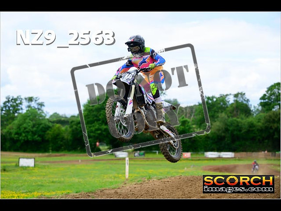 Experts-063