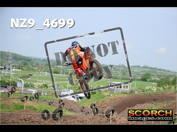 Experts-080