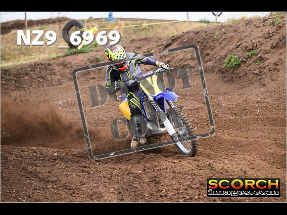Experts-074