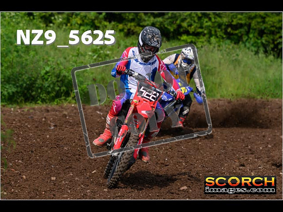Experts-057