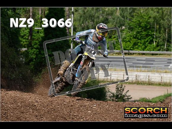 Experts-077