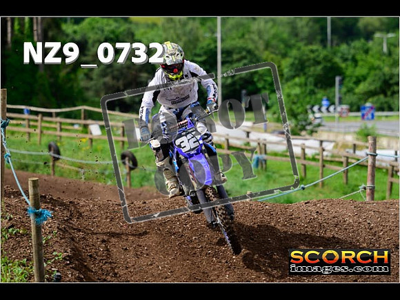 Experts-057