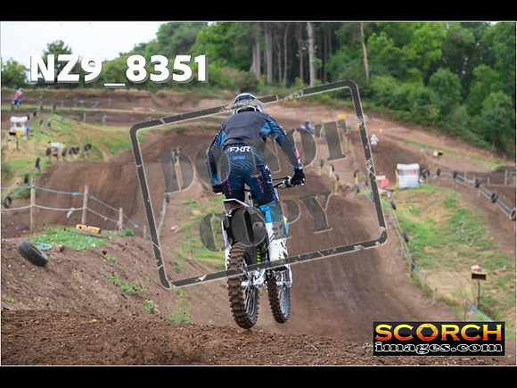Experts-044