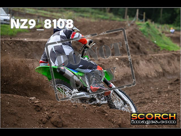 Experts-049