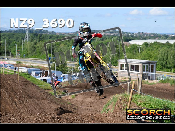 Experts-056