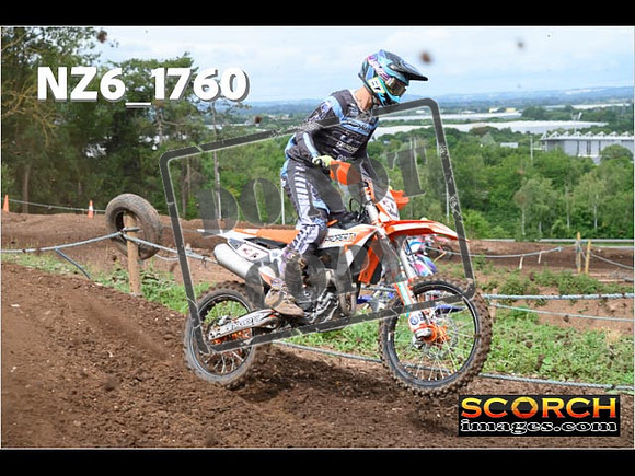 Experts-076