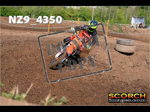 Experts-082