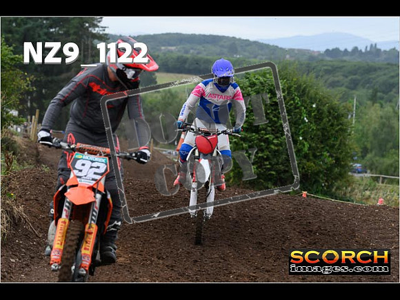 Experts-074