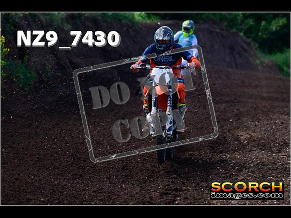 Experts-075