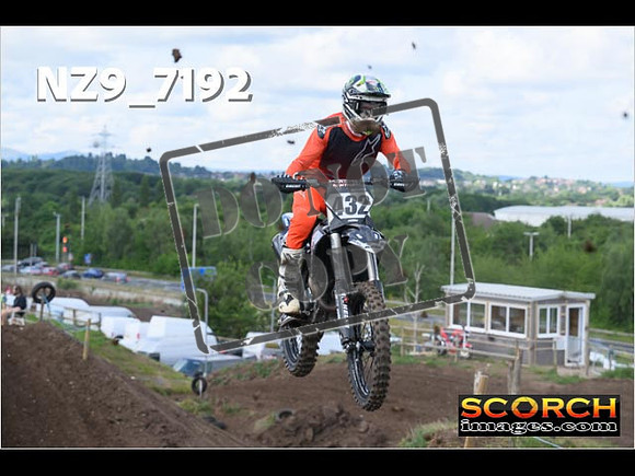 Experts-044