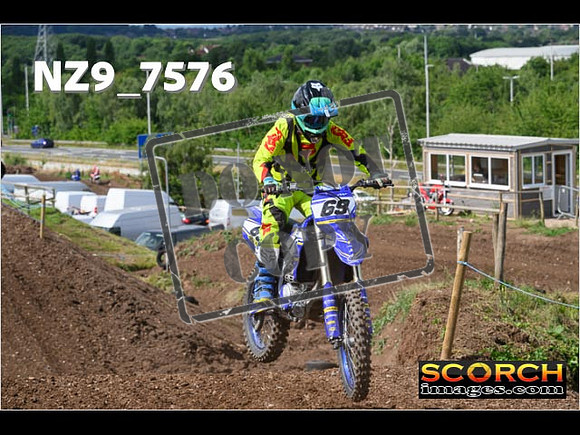 IntersGreenOrange-064