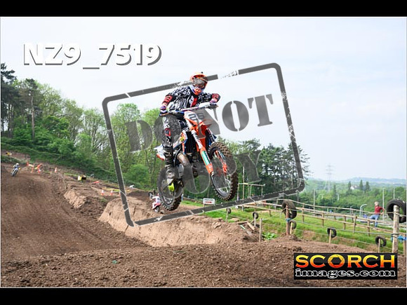 Experts-034