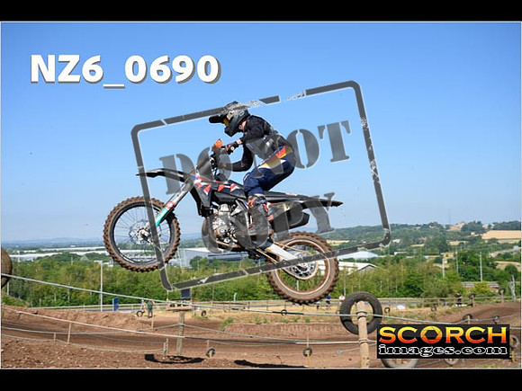 Experts-024