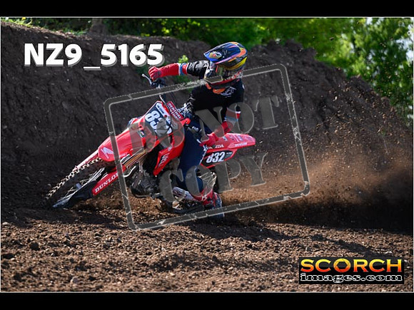 Experts-075