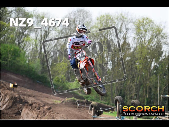 Experts-056