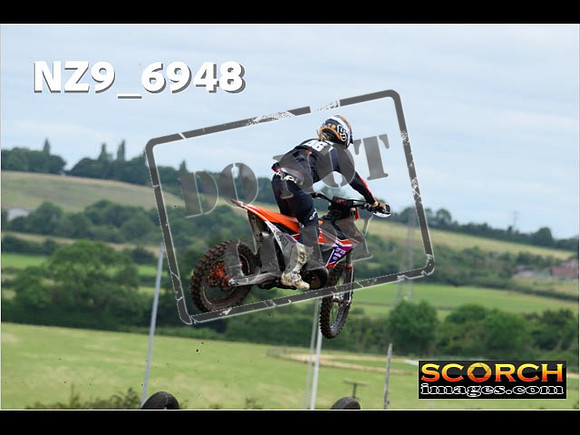 Experts-074