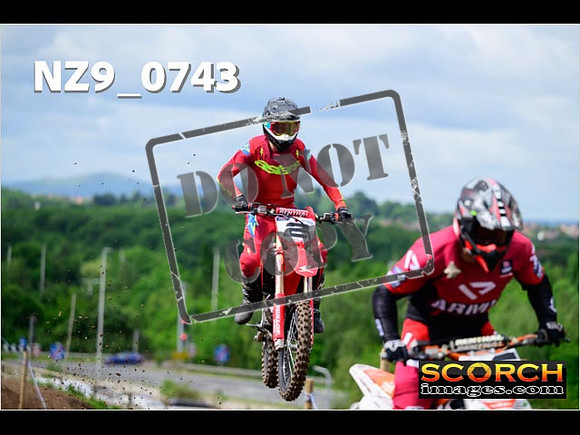 Experts-067