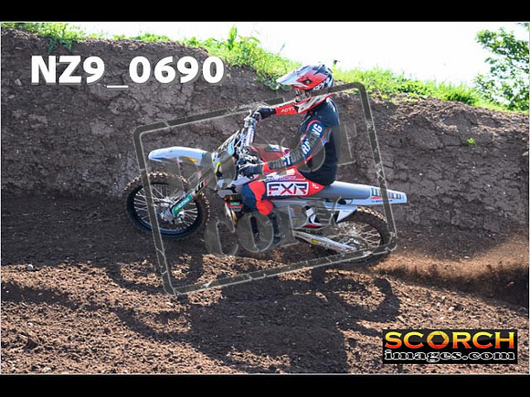 Experts-093