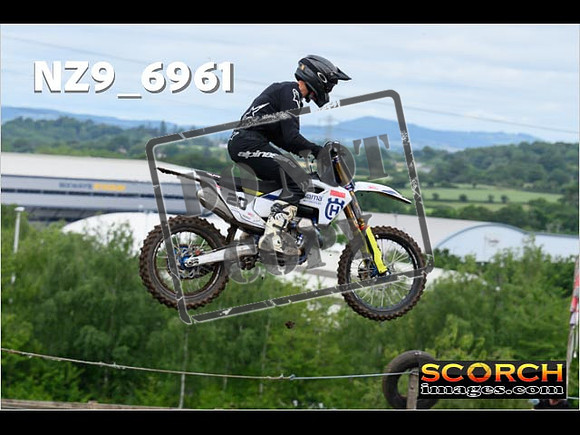 Experts-086