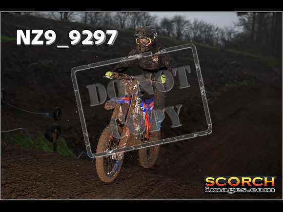 Experts-048