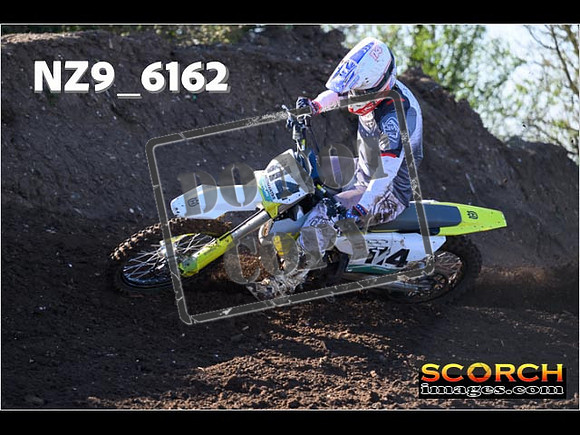 Experts-077
