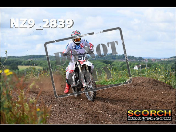 Experts-057