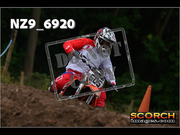 Experts-048