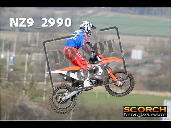 Experts-029