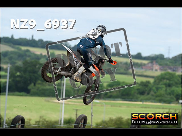 Experts-064