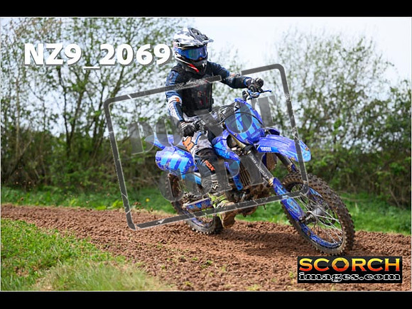 Experts-085