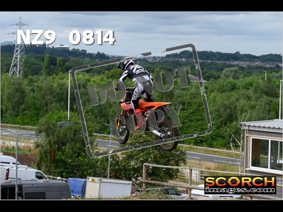 Experts-082
