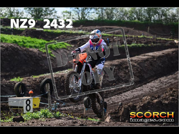Experts-026