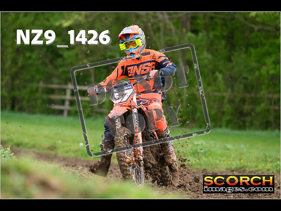 Experts-049