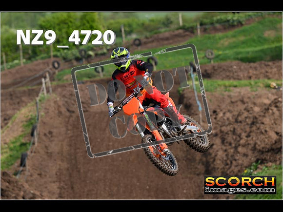 Experts-096