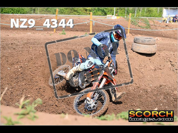 Experts-076