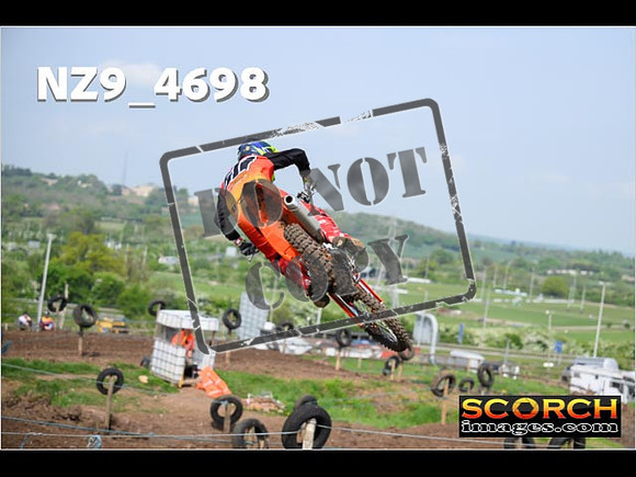 Experts-079