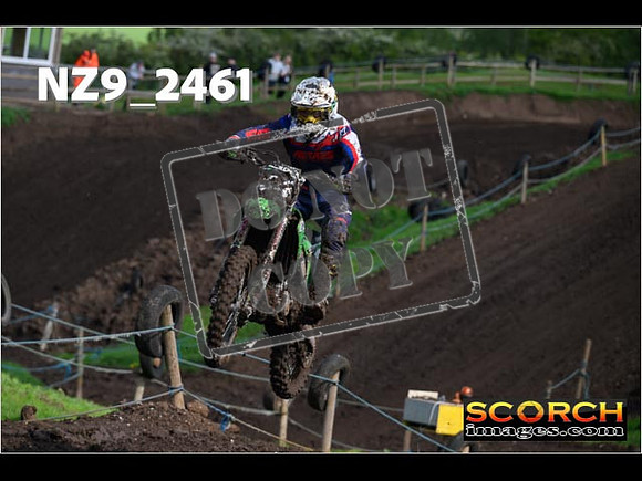 Experts-054