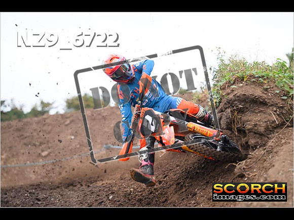 Experts-025