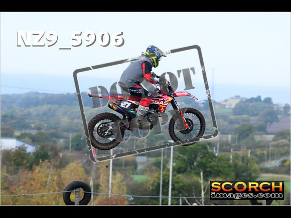 Experts-073