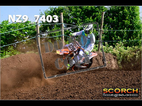 Experts-048